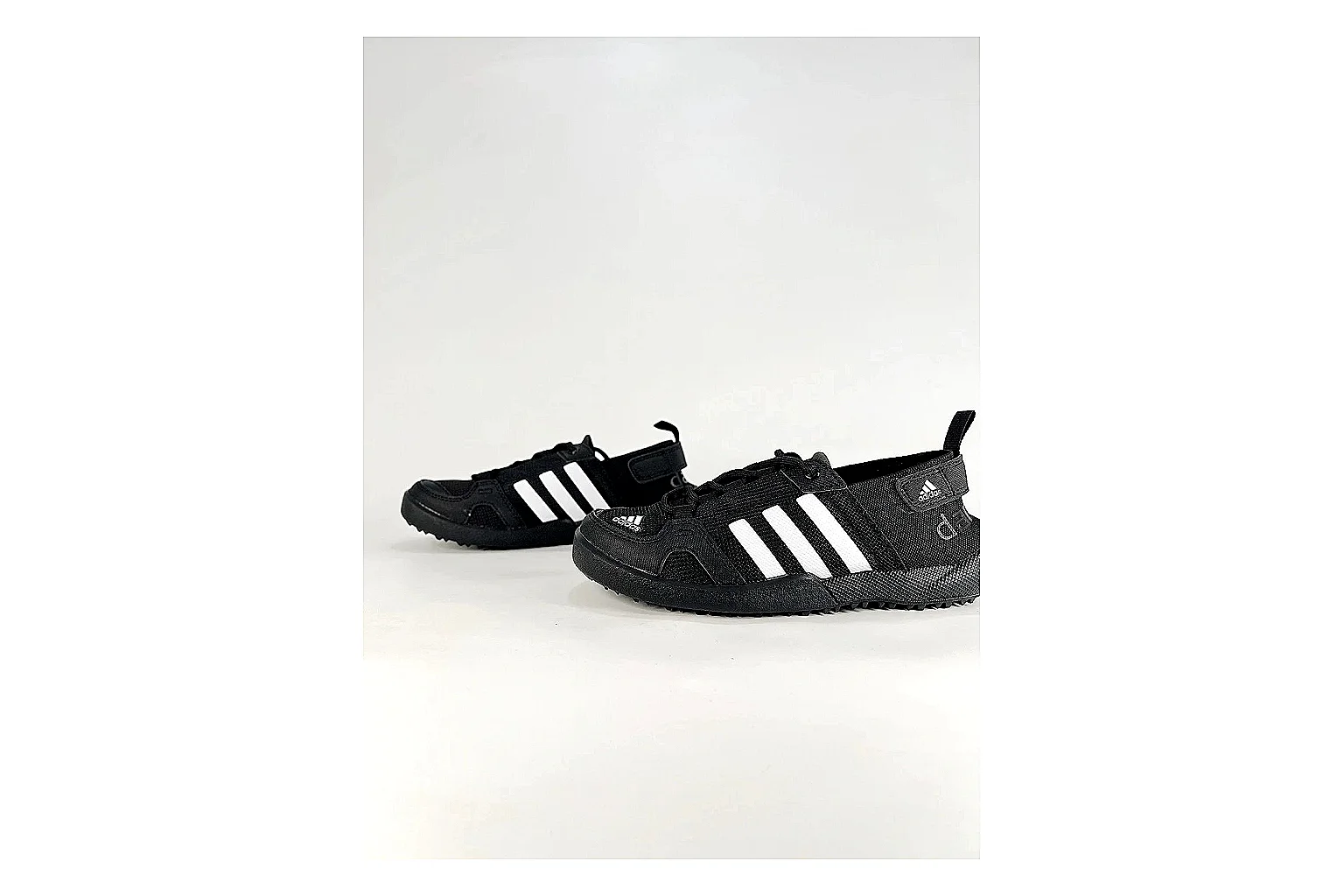 Adidas Originals Daroga Black White Sneakers shopping brief image showing black white low-top sneakers with mesh texture, side-profile shape, upper panel lines, and outsole detail thumbnail 3