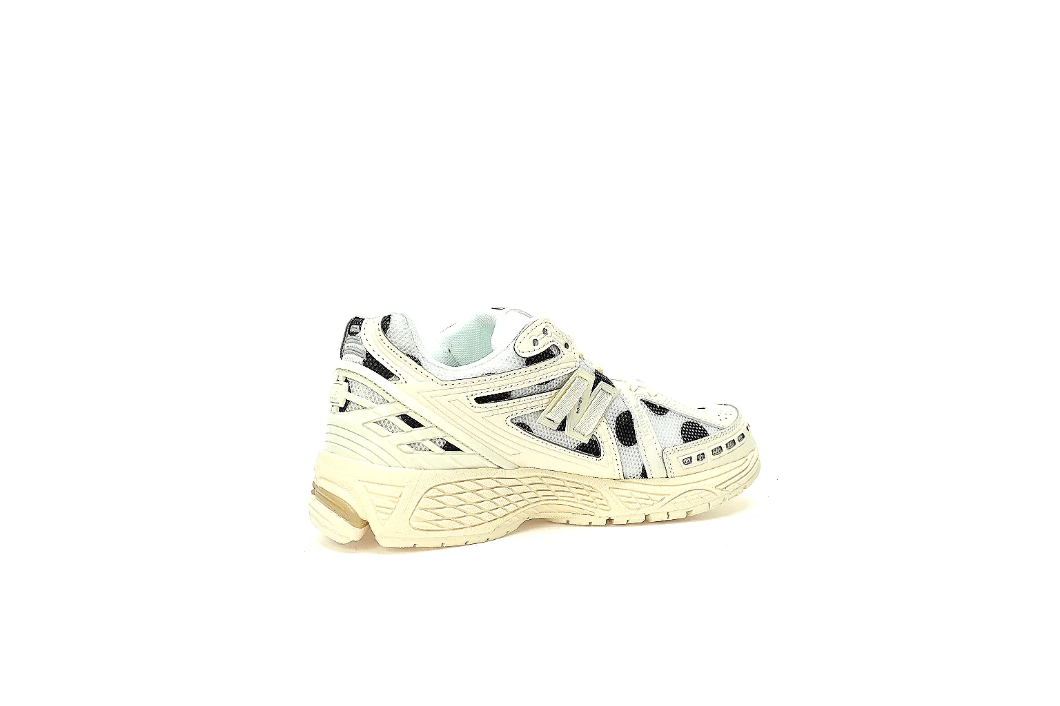 GogoBuy agent brief photos for Asics Cream Black Gel Runner Sneaker thumbnail 5