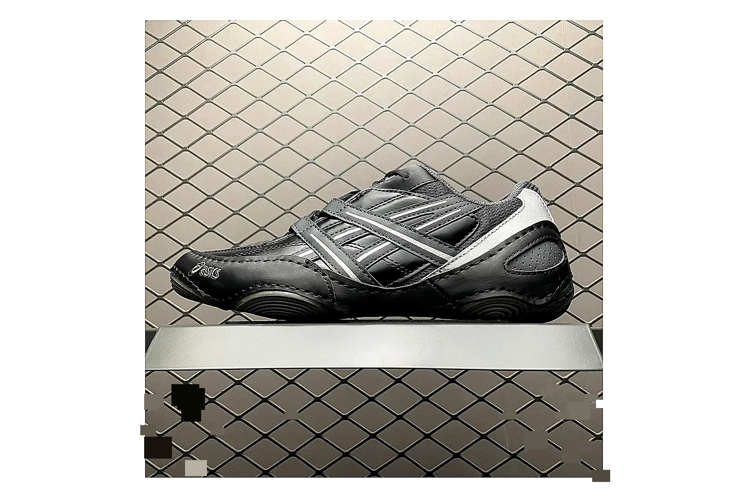 Asics Gel-Kahana Black Silver shopping brief image showing black silver gel-kahana trail runner with mixed upper and trail shape