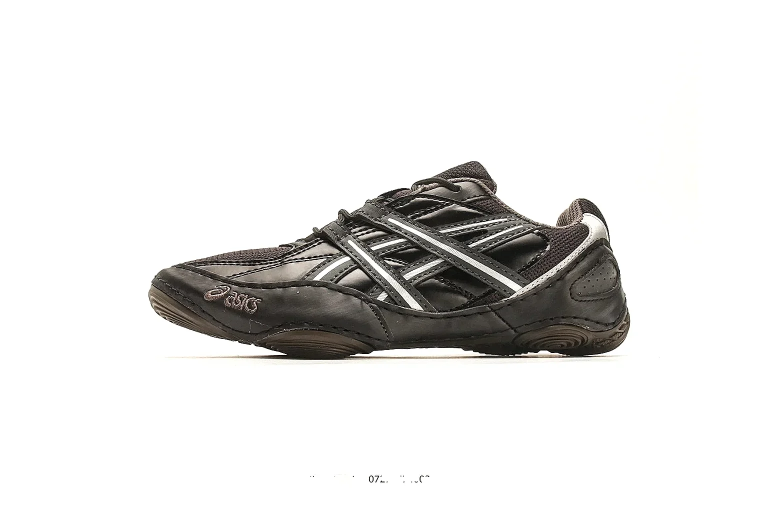 Asics Gel Runner Black Gray shopping brief photo showing black gray mesh-leather upper, layered runner panels, Asics side stripes, and cushioned retro sole