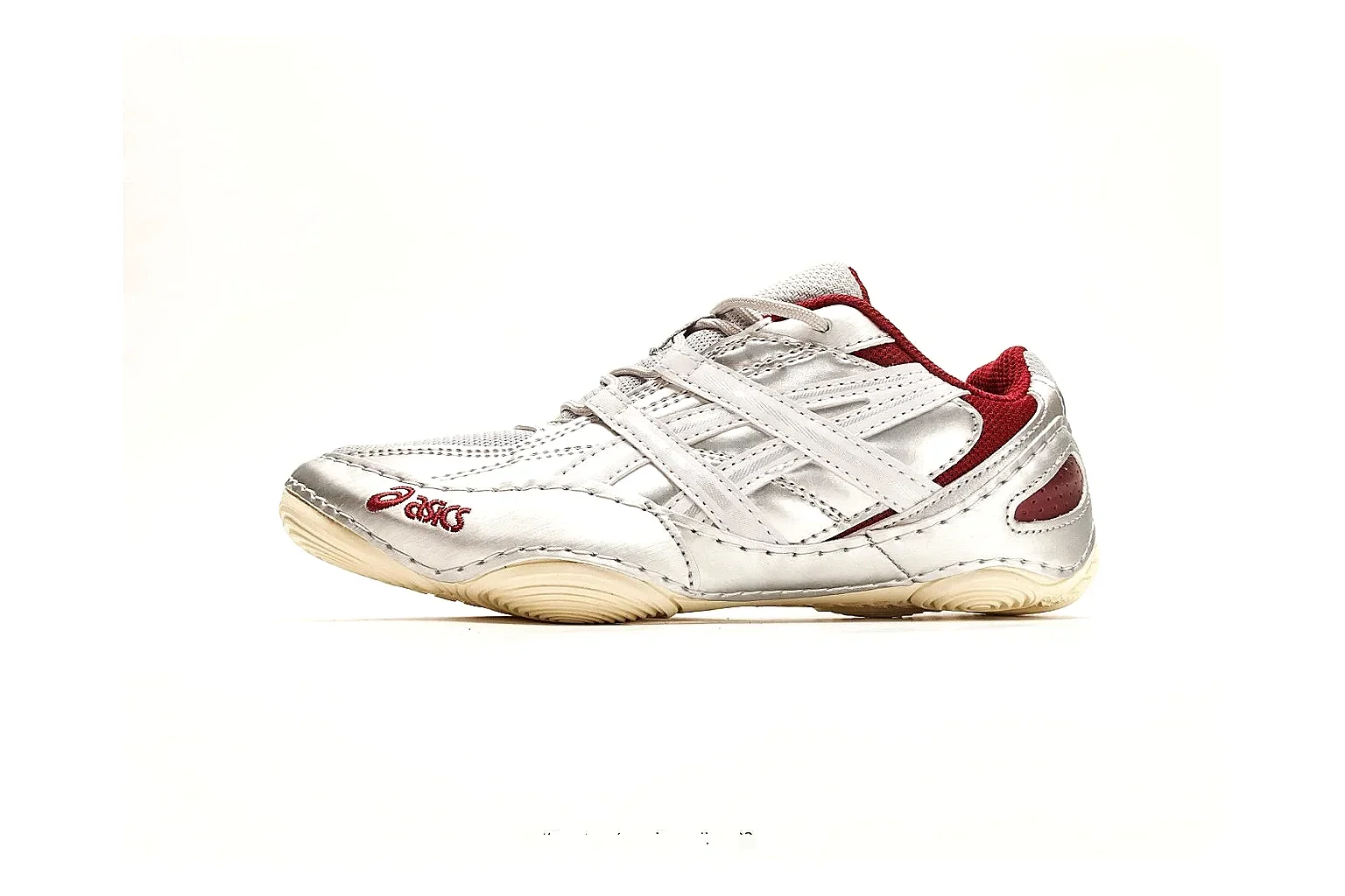 Asics Gel Runner White Red shopping brief photo showing white mesh-leather runner upper, red Asics accents, retro gel-runner shape, and cushioned sole