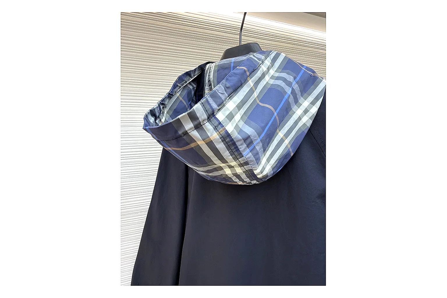 Burberry Reversible Hooded Jacket Navy Check Jacket shopping brief image showing navy reversible hooded check jacket with nylon-cotton texture, hood structure, zipper line, sleeve cuffs, and light shell shape thumbnail 4