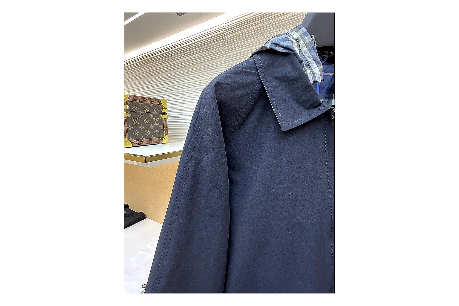 Burberry Reversible Hooded Jacket Navy Check Jacket shopping brief image showing navy reversible hooded check jacket with nylon-cotton texture, hood structure, zipper line, sleeve cuffs, and light shell shape thumbnail 5