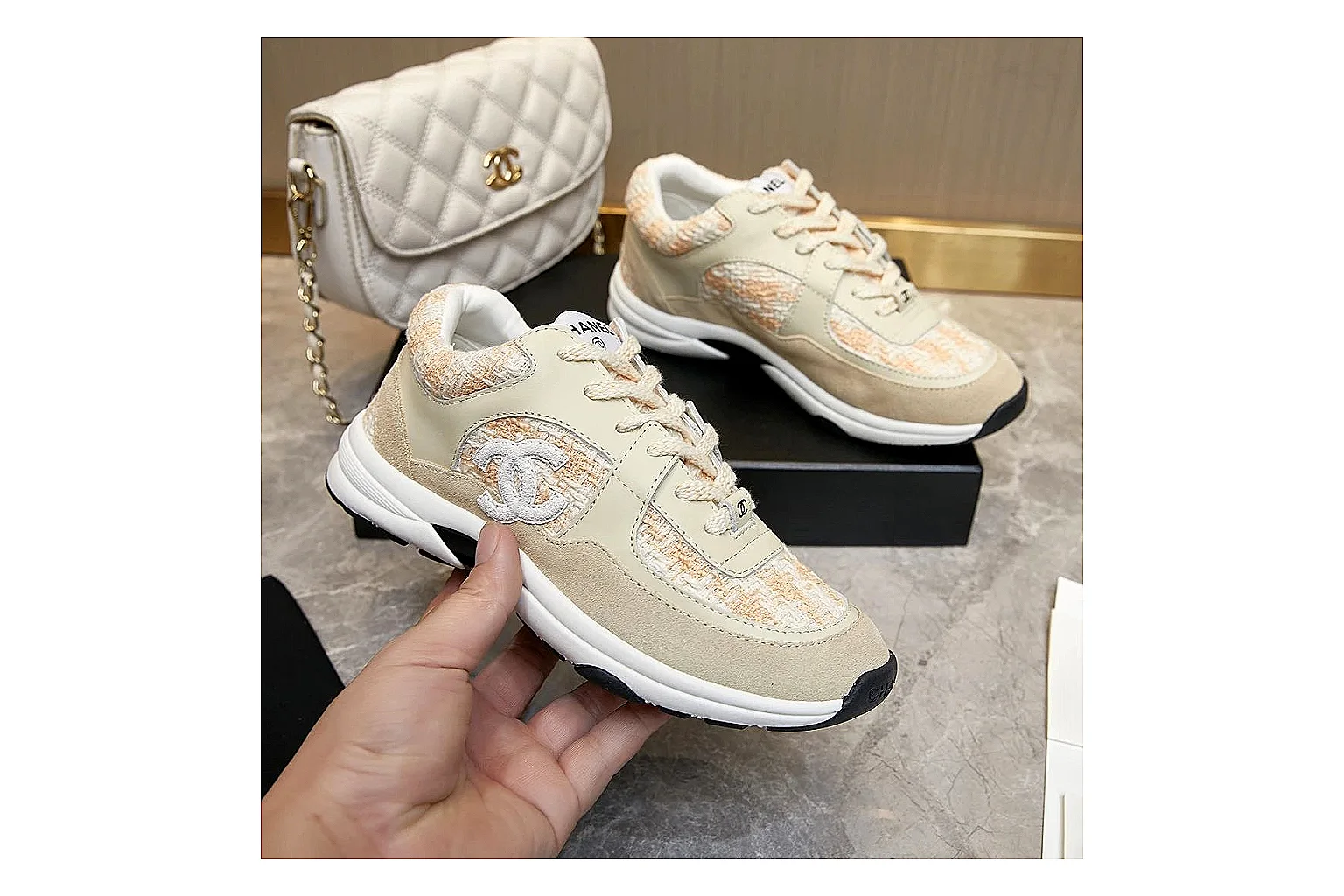 gogobuy.cloud Chanel Beige CC Runner 2880 Beige runner product image thumbnail 6