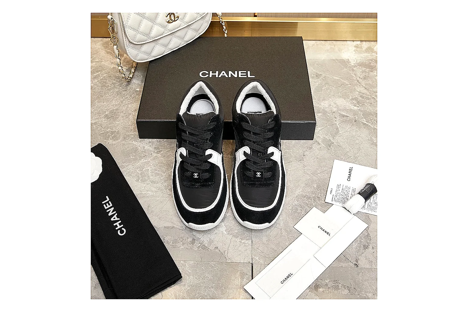 gogobuy.cloud Chanel Black White CC Runner 2802 Black White runner product image thumbnail 3