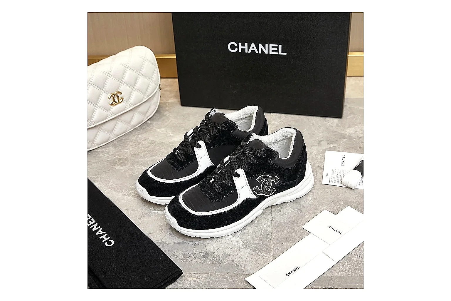 gogobuy.cloud Chanel Black White CC Runner 2802 Black White runner product image thumbnail 4