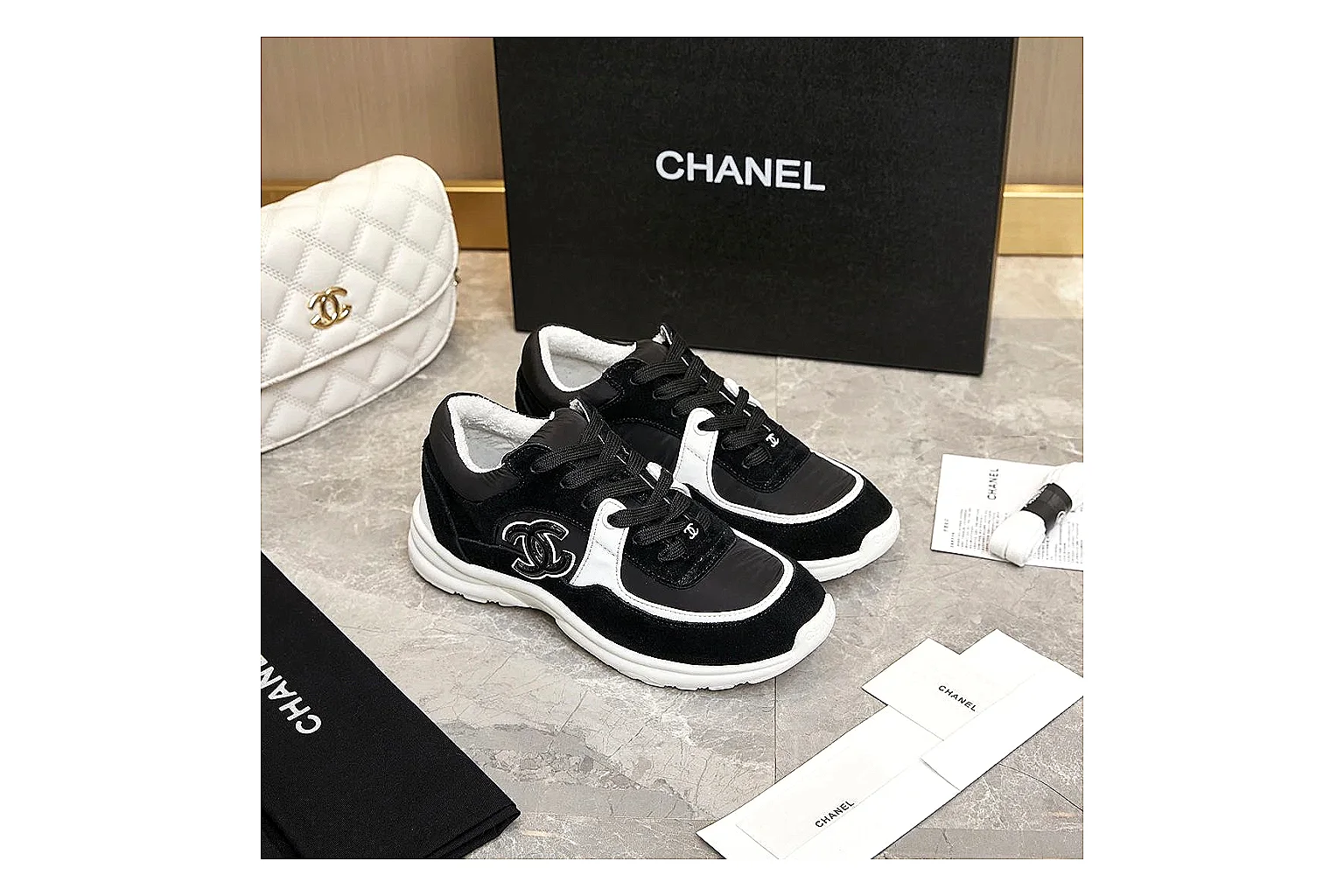gogobuy.cloud Chanel Black White CC Runner 2802 Black White runner product image thumbnail 5
