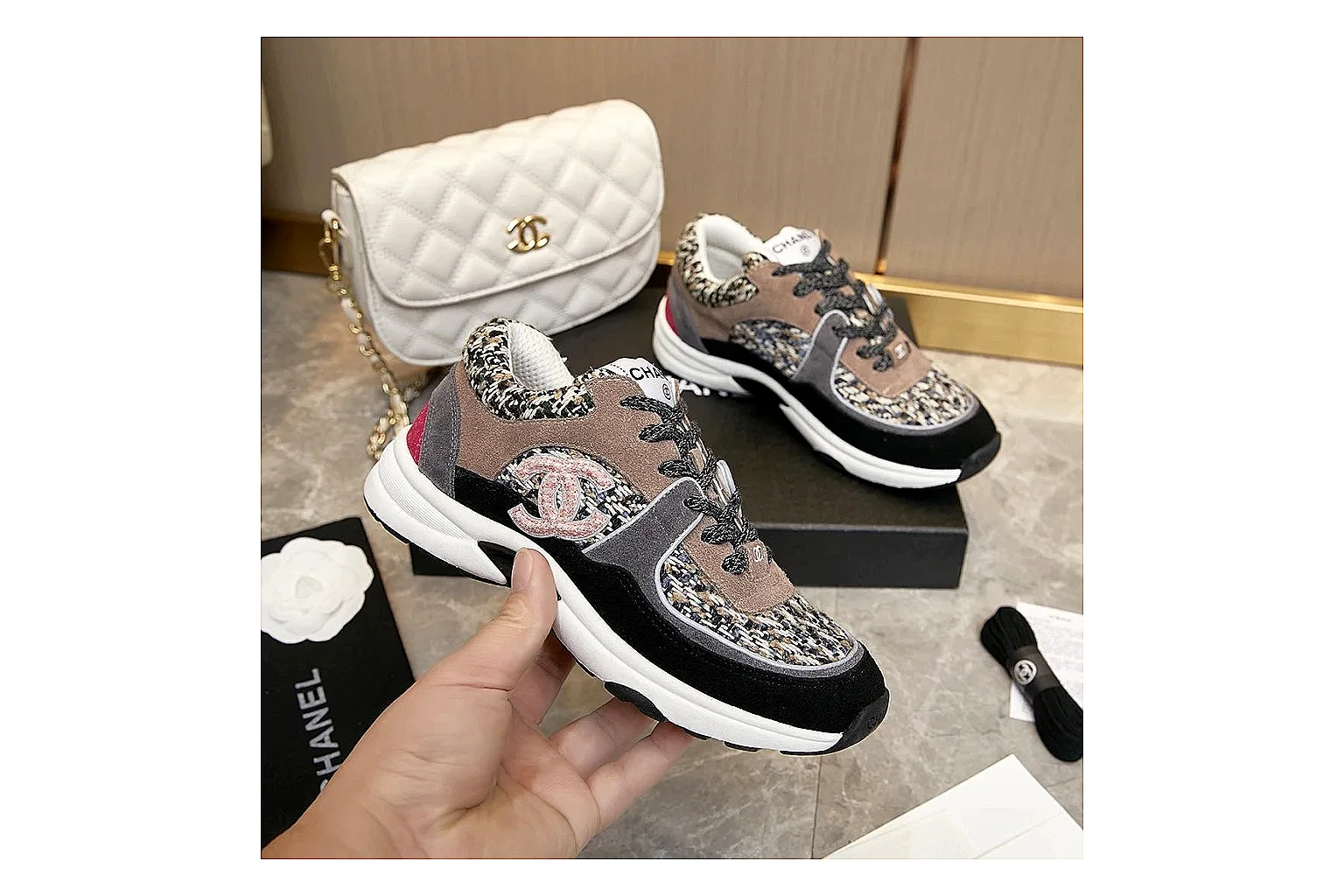 gogobuy.cloud Chanel Grey Pink CC Runner 2853 Grey Pink runner product image thumbnail 2