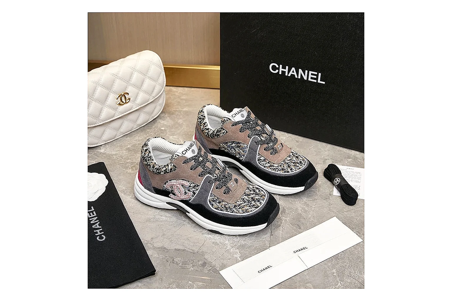 gogobuy.cloud Chanel Grey Pink CC Runner 2853 Grey Pink runner product image thumbnail 4