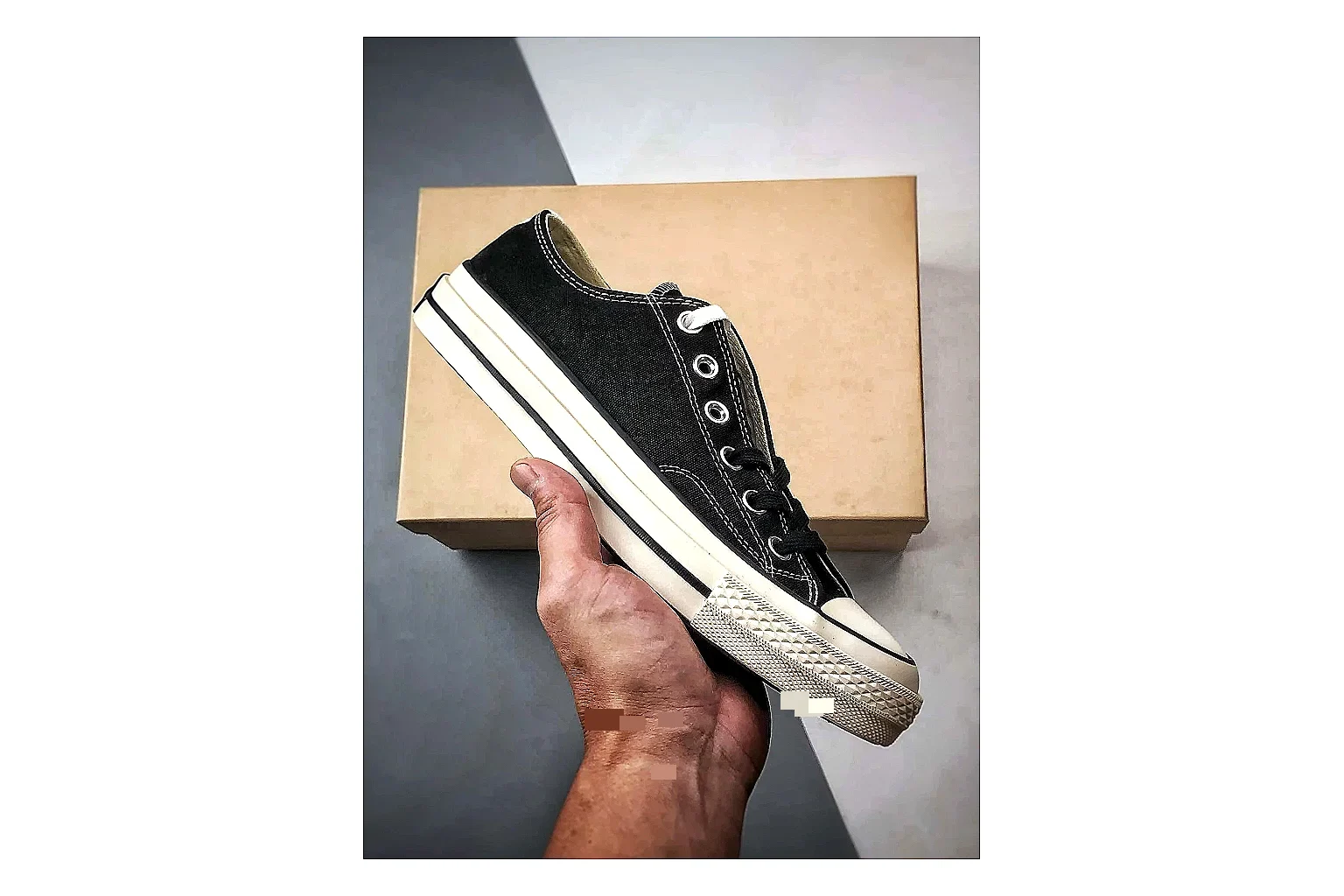 Converse Chuck Low Black White shopping brief photo showing black canvas low-top upper, white rubber toe cap, metal eyelets, and classic Converse sole