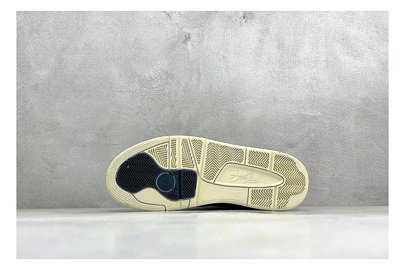 Jordan Flight Navy Suede shopping brief photo showing navy suede upper, low court silhouette, cream sole, and soft retro basketball profile thumbnail 2