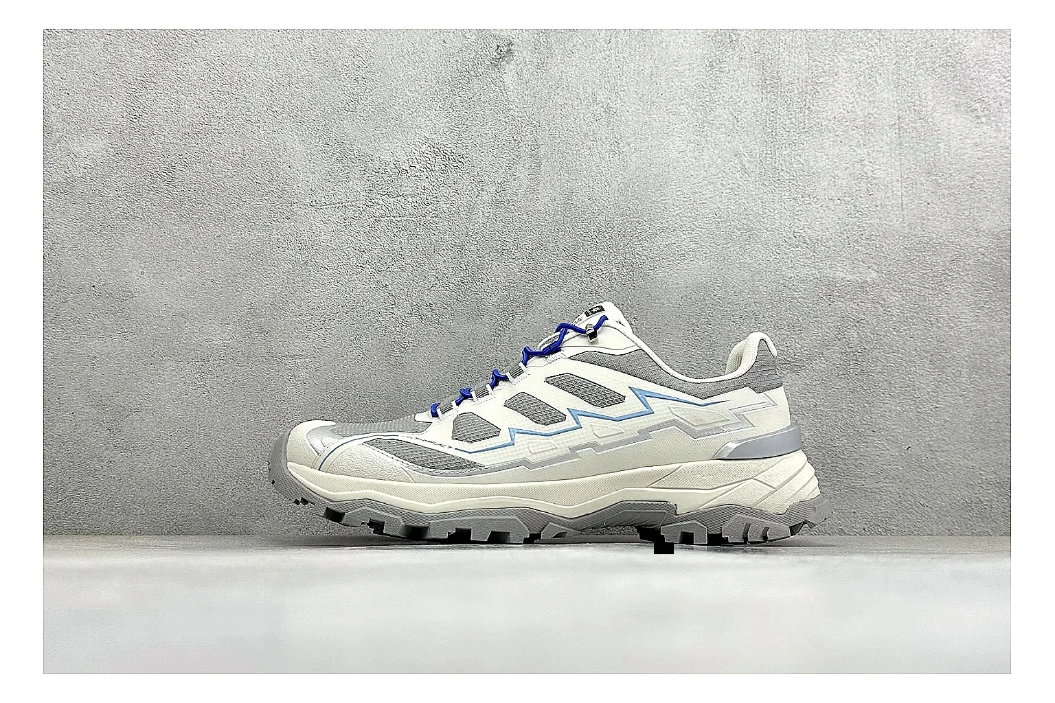 Kailas Fuga 5 White Blue shopping brief photo showing white trail upper, blue accents, Vibram outsole, and protective technical running build