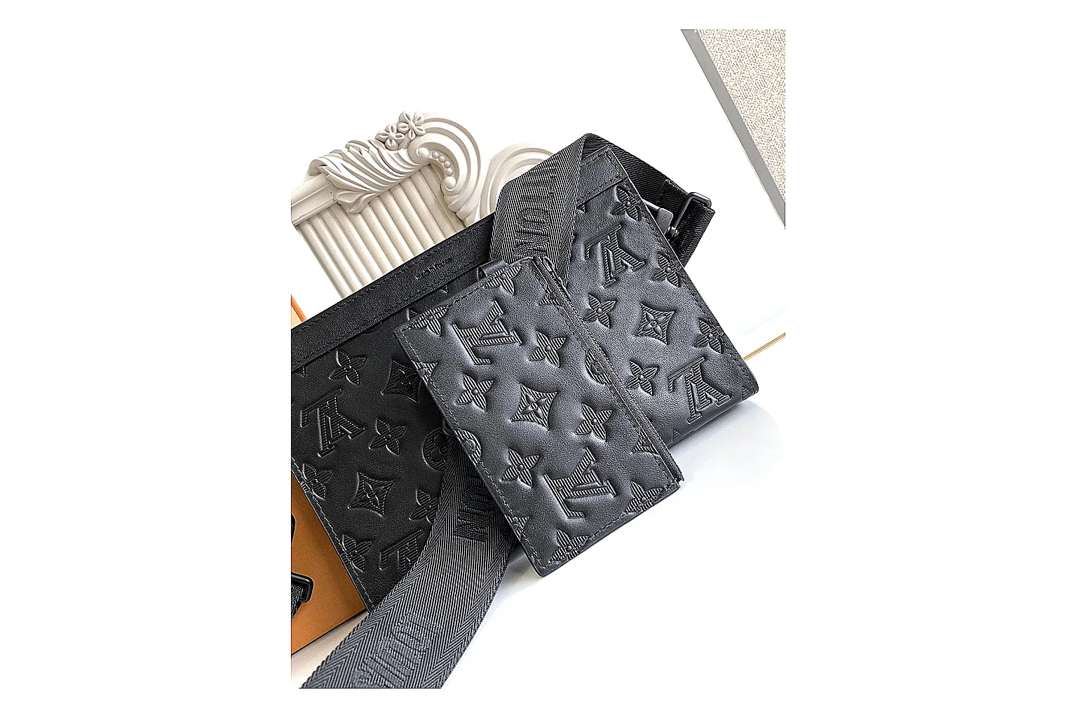 gogobuy.cloud Louis Vuitton Black Monogram Tote Bag 0762 Black structured-tote product image thumbnail 2
