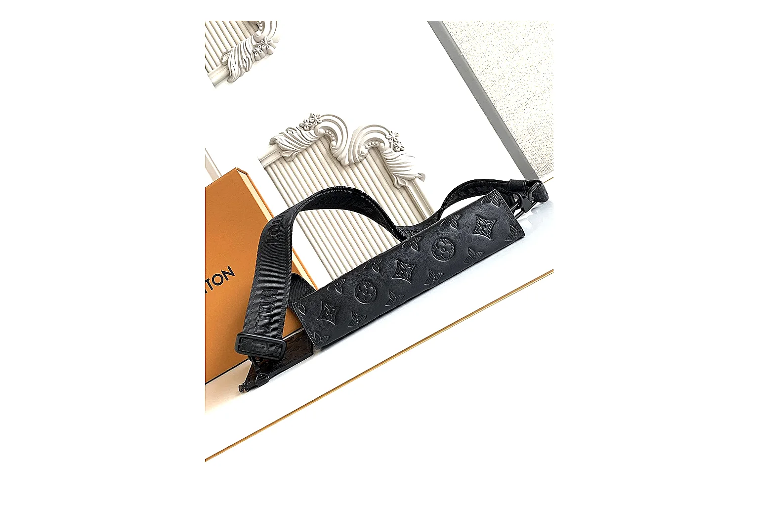 gogobuy.cloud Louis Vuitton Black Monogram Tote Bag 0762 Black structured-tote product image thumbnail 6