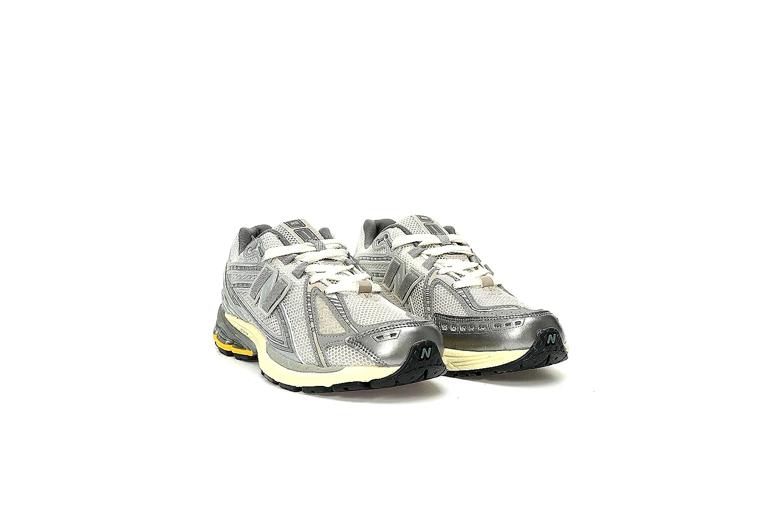 GogoBuy agent brief photos for New Balance Silver Gray Runner