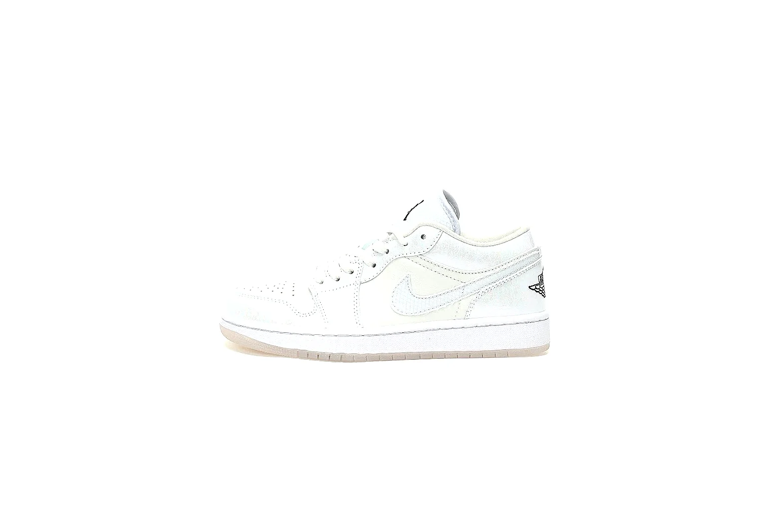 GogoBuy agent brief photos for Nike All White Low Court