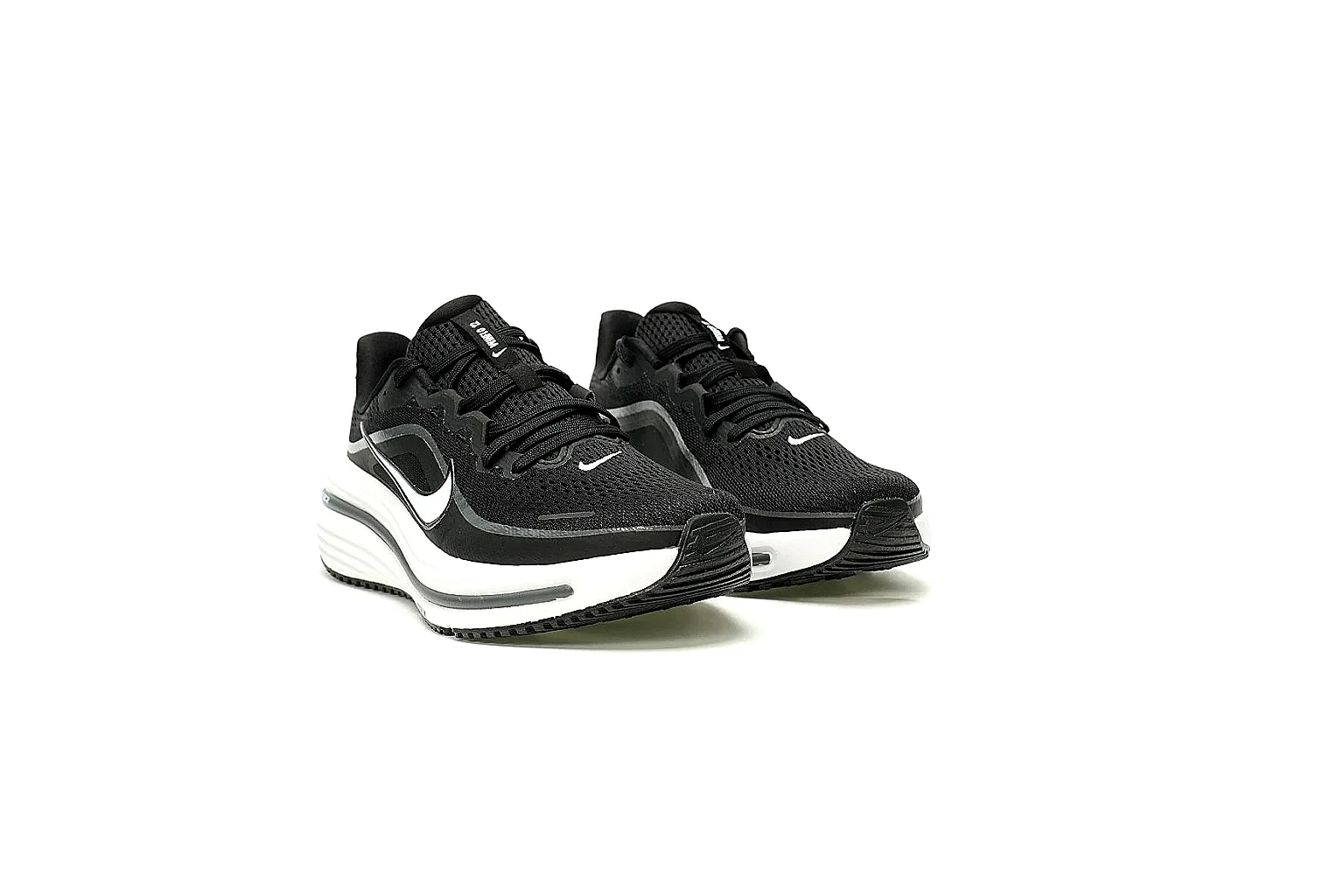 GogoBuy agent brief photos for Nike Black White Retro Runner Sneaker thumbnail 2