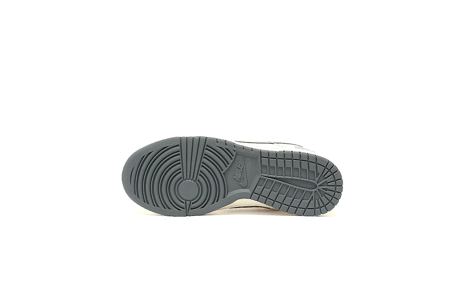 GogoBuy agent brief photos for Nike Gray Red Low Court Sneaker thumbnail 2