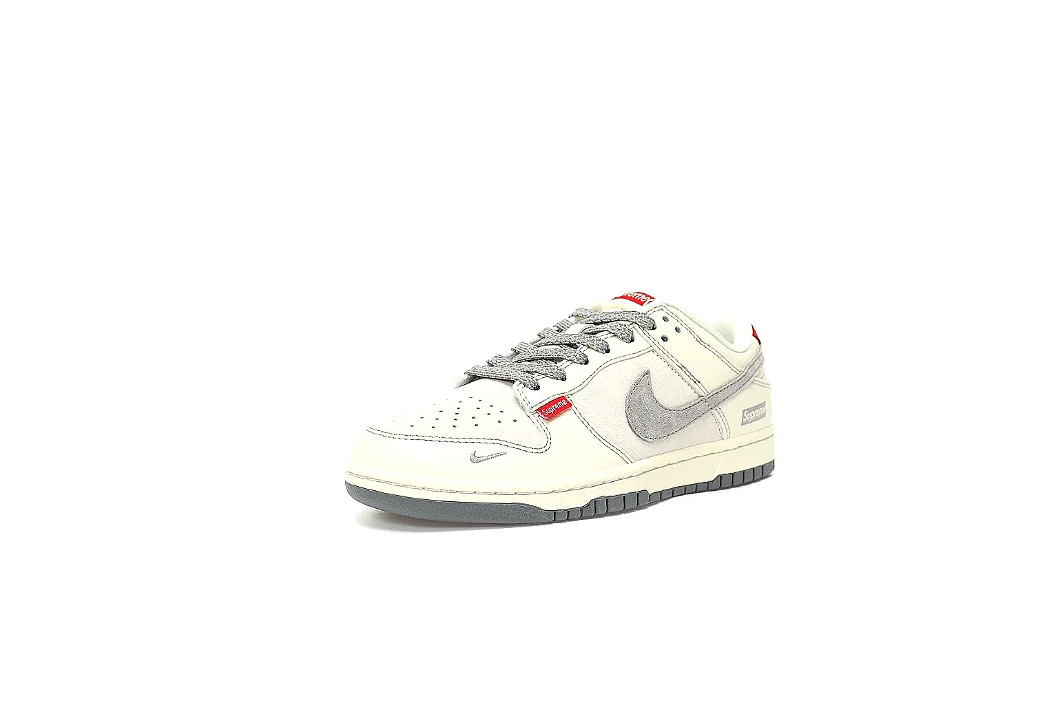 GogoBuy agent brief photos for Nike Gray Red Low Court Sneaker thumbnail 4