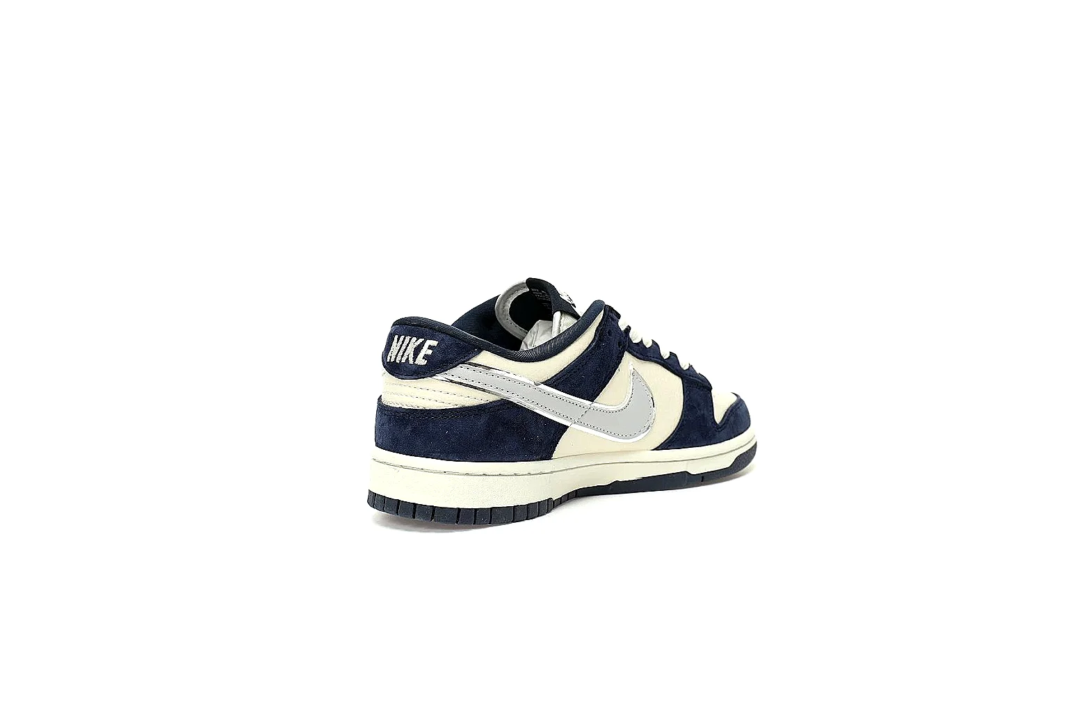GogoBuy agent brief photos for Nike Navy Cream Low Court thumbnail 4