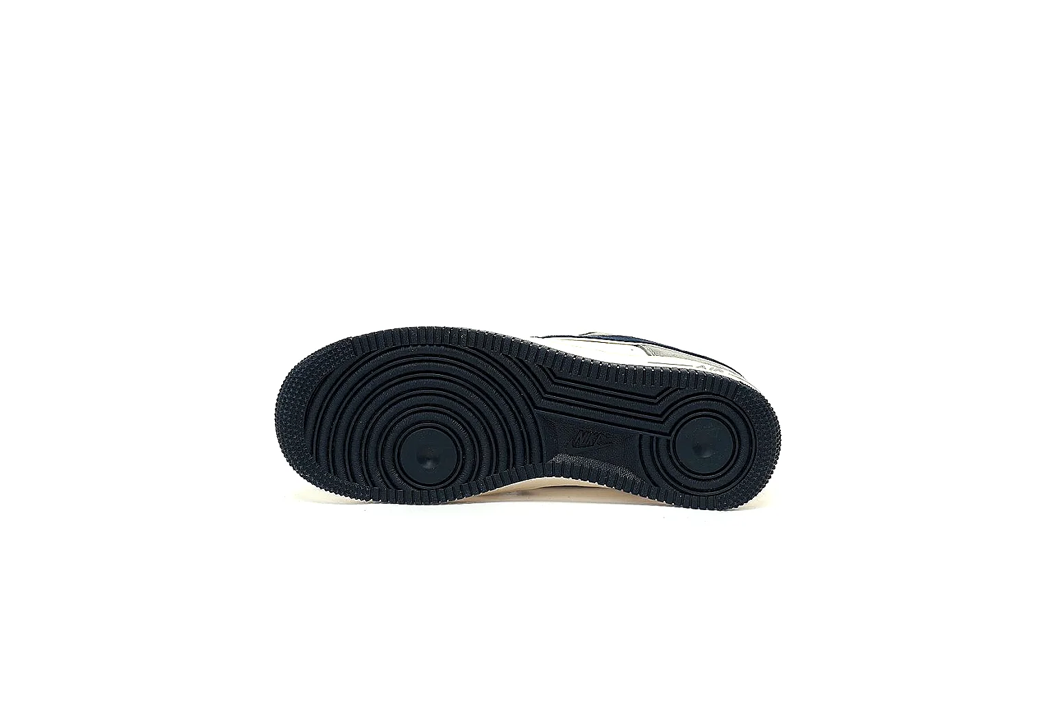GogoBuy agent brief photos for Nike Navy White Low Court Sneaker thumbnail 2