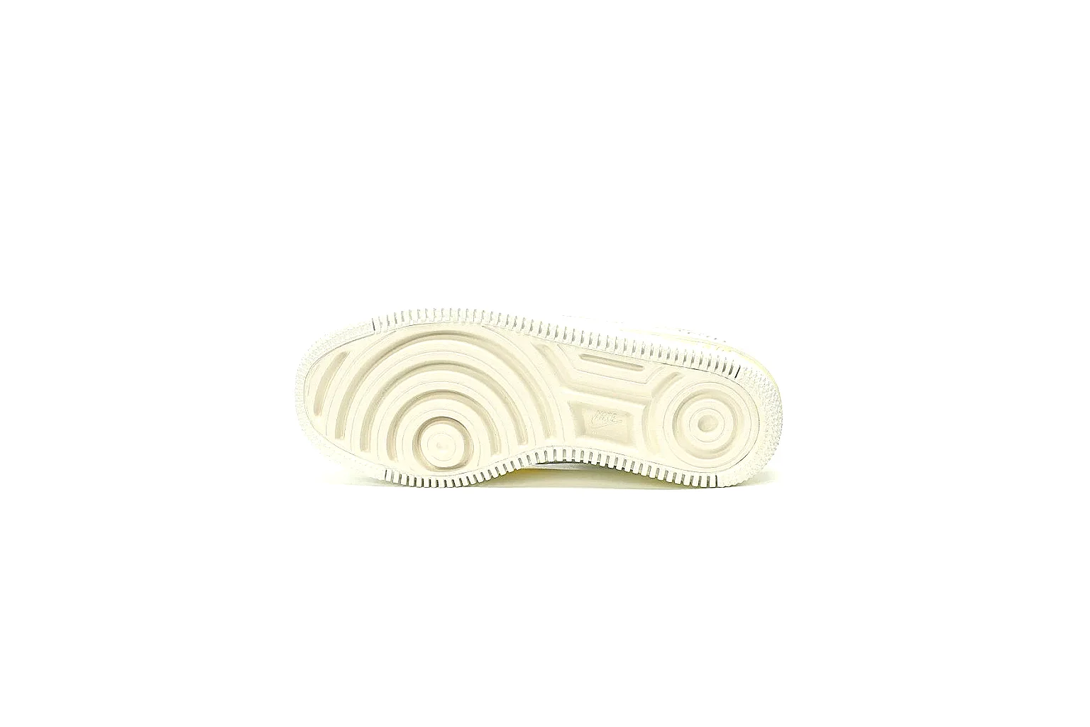 GogoBuy agent brief photos for Nike Pale Yellow Low Court Sneaker thumbnail 6