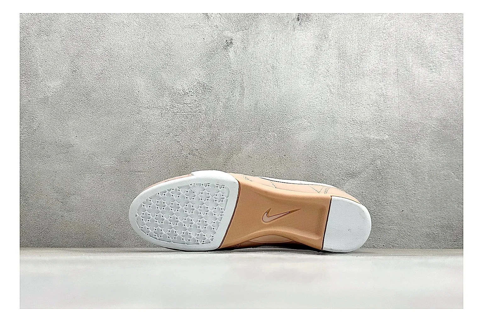 Nike Sprint Sister Pink shopping brief photo showing soft pink retro-runner upper, slim side profile, low collar, and light casual sole thumbnail 2