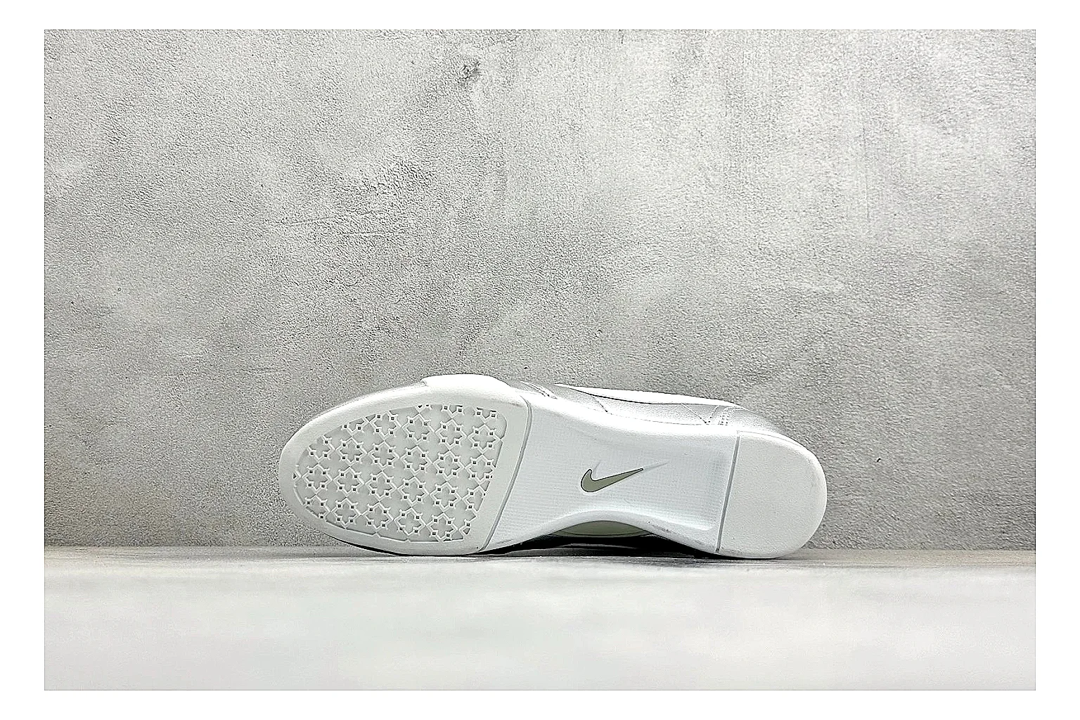 Nike Sprint Sister Silver shopping brief photo showing silver retro-runner upper, slim low-top shape, layered side panels, and a light everyday sole thumbnail 2