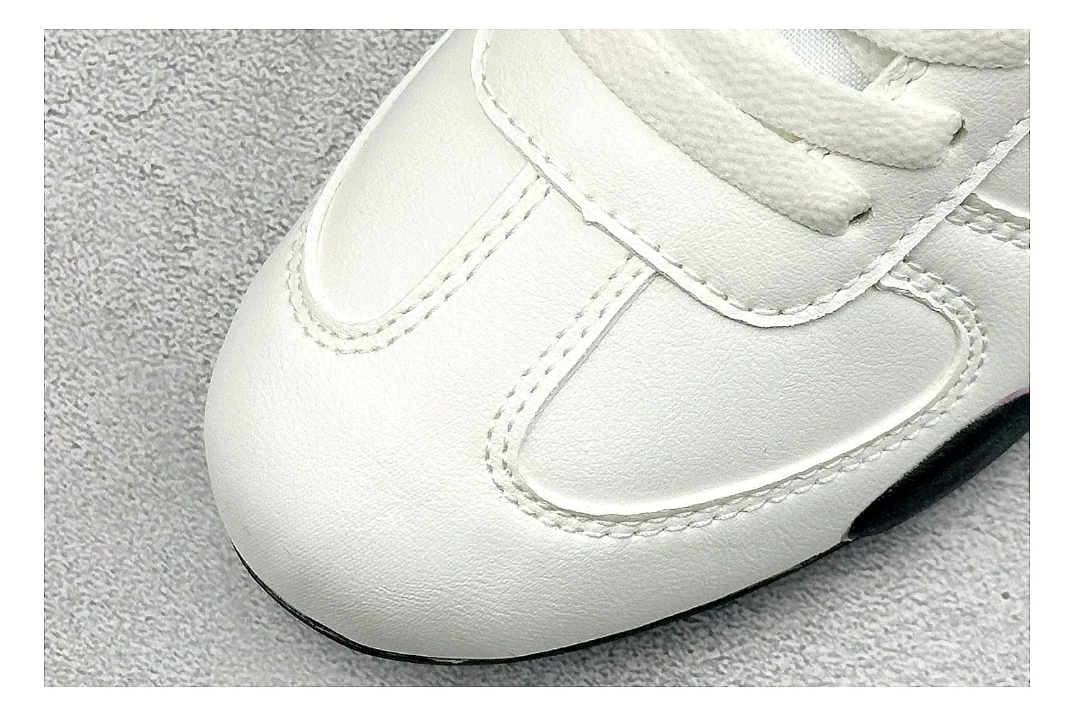 Nike Sprint Sister White Black shopping brief photo showing white retro-runner upper, black Swoosh contrast, slim low-top profile, and light casual sole thumbnail 3