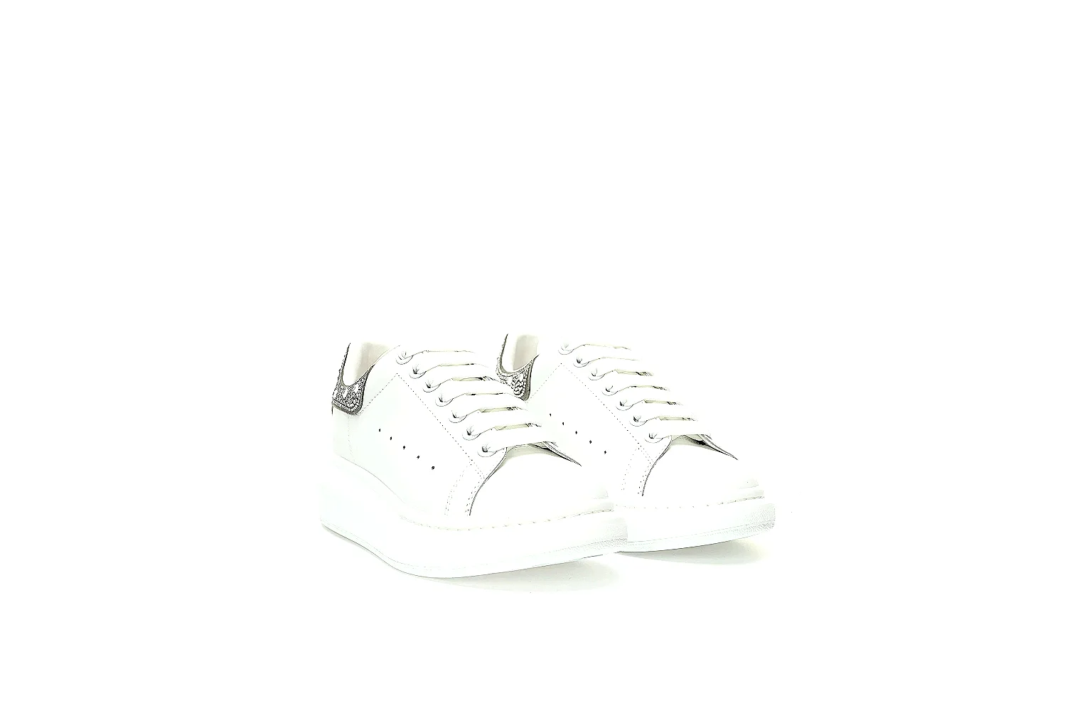 GogoBuy agent brief photos for Nike White Black Low Sneaker