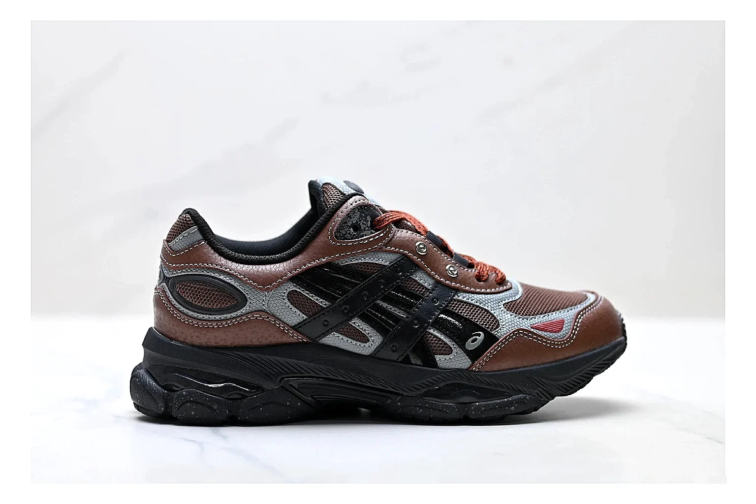 Onitsuka Tiger GEL-C 2.0 Brown Black Sneakers shopping brief image showing brown black mesh runner sneakers with mesh-leather texture, side-profile shape, upper panel lines, and outsole detail