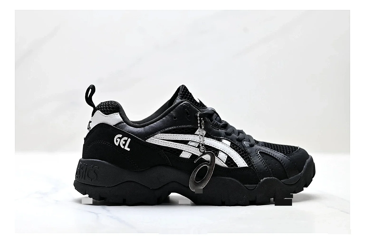 Onitsuka Tiger Gel-Tru Black White Sneakers shopping brief image showing black white trail runner sneakers with mesh-leather texture, side-profile shape, upper panel lines, and outsole detail