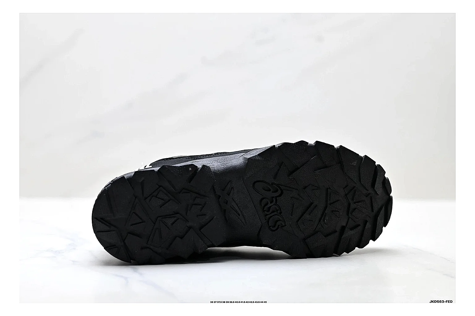 Onitsuka Tiger Gel-Tru Black White Sneakers shopping brief image showing black white trail runner sneakers with mesh-leather texture, side-profile shape, upper panel lines, and outsole detail thumbnail 2
