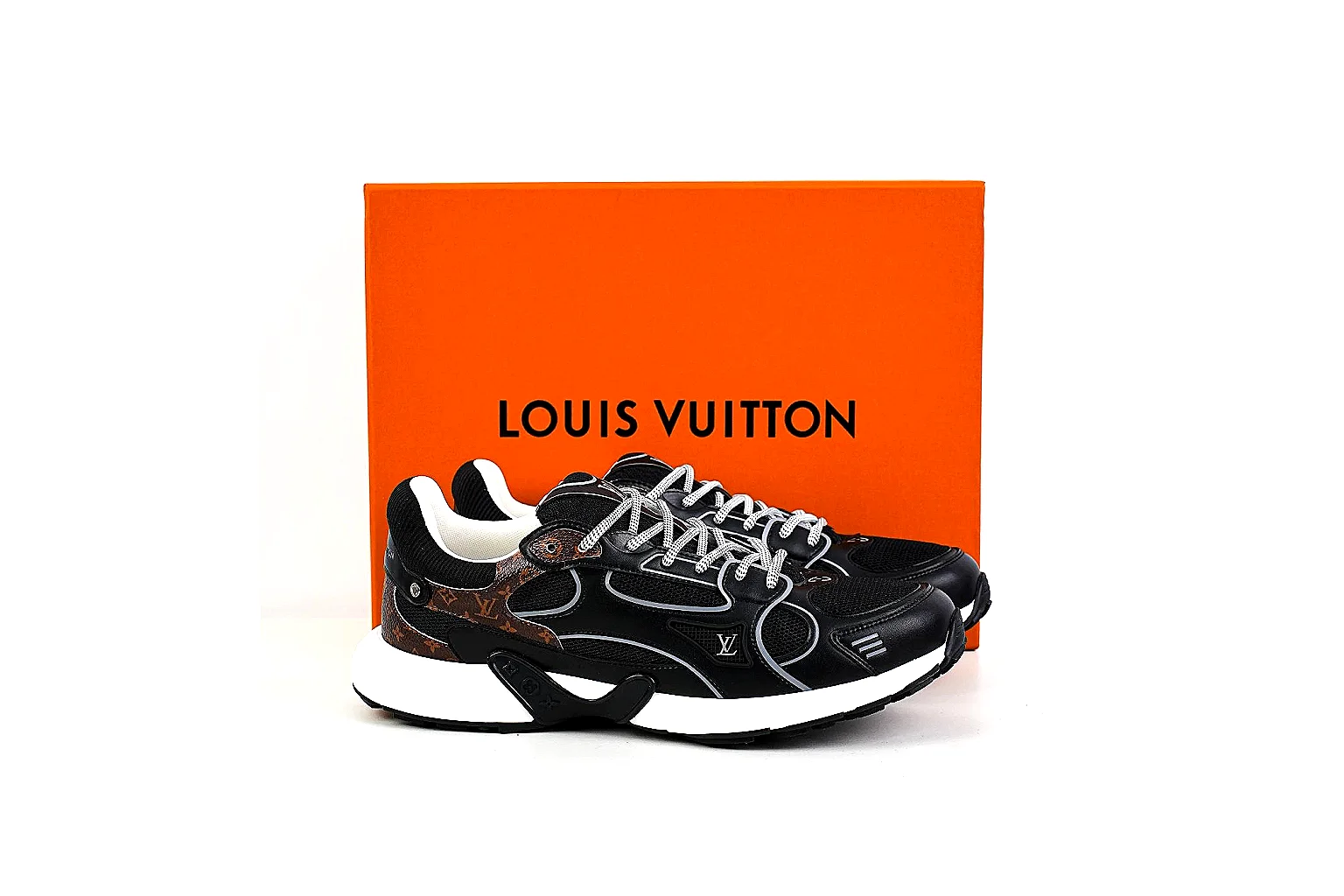 GogoBuy agent brief photos for Other Black Trainer thumbnail 3