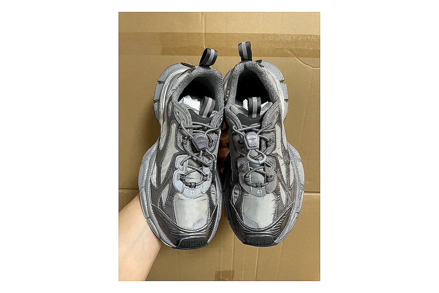 Casual Low-Top Sneaker 0679 shopping brief image showing casual low-top sneaker with clean paneling, textured upper and six-view gallery for daily streetwear styling plus side-profile shape, upper panel lines, and outsole detail thumbnail 4