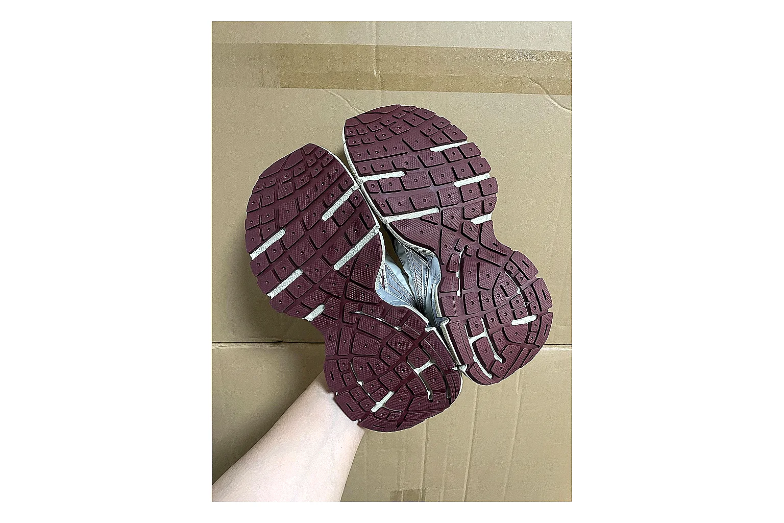 Casual Low-Top Sneaker 0691 shopping brief image showing casual low-top sneaker with clean paneling, textured upper and six-view gallery for daily streetwear styling plus side-profile shape, upper panel lines, and outsole detail thumbnail 3
