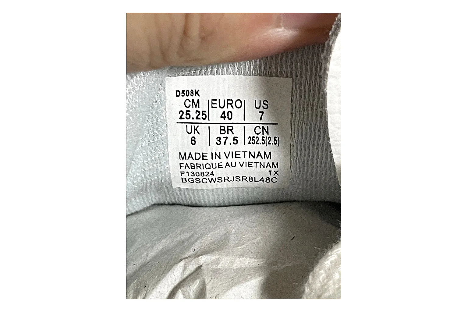 Casual Low-Top Sneaker 0748 shopping brief image showing casual low-top sneaker with clean paneling, textured upper and six-view gallery for daily streetwear styling plus side-profile shape, upper panel lines, and outsole detail thumbnail 2
