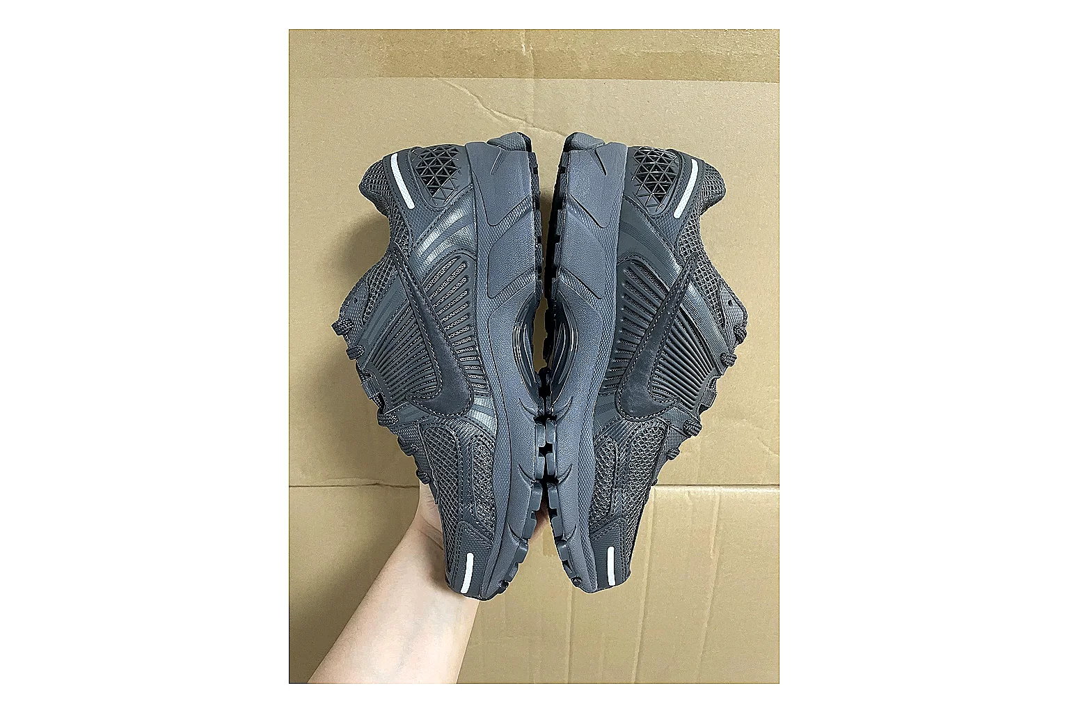 Casual Low-Top Sneaker 4864 shopping brief image showing casual low-top sneaker with clean paneling, textured upper and six-view gallery for daily streetwear styling plus side-profile shape, upper panel lines, and outsole detail thumbnail 3