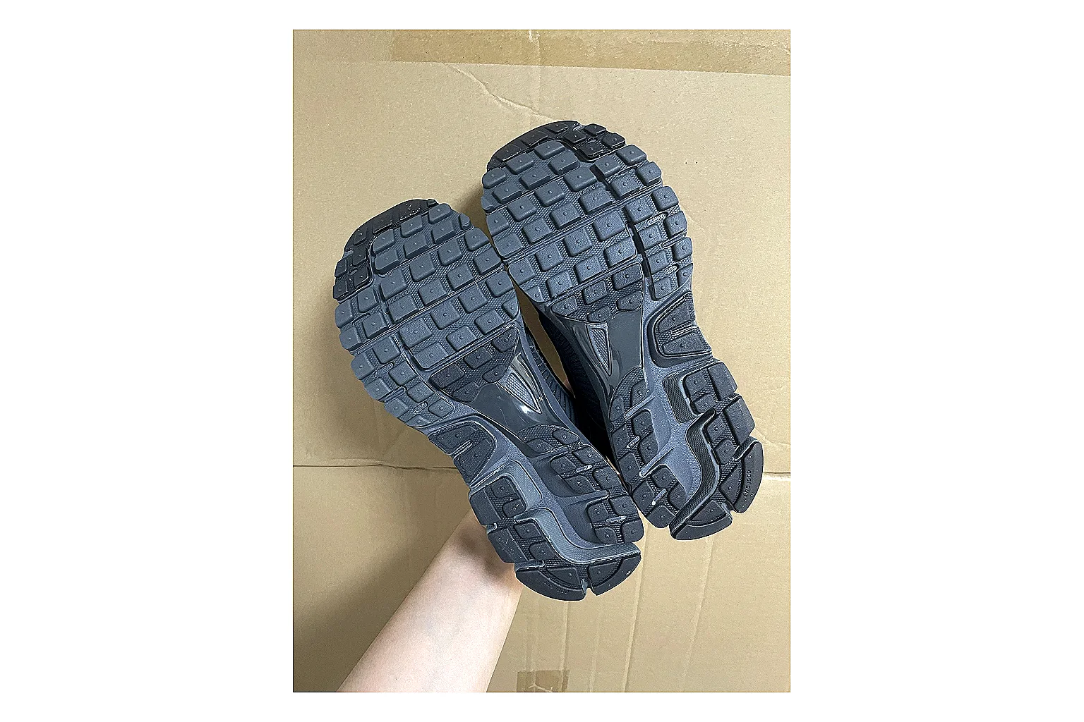 Casual Low-Top Sneaker 4864 shopping brief image showing casual low-top sneaker with clean paneling, textured upper and six-view gallery for daily streetwear styling plus side-profile shape, upper panel lines, and outsole detail thumbnail 5