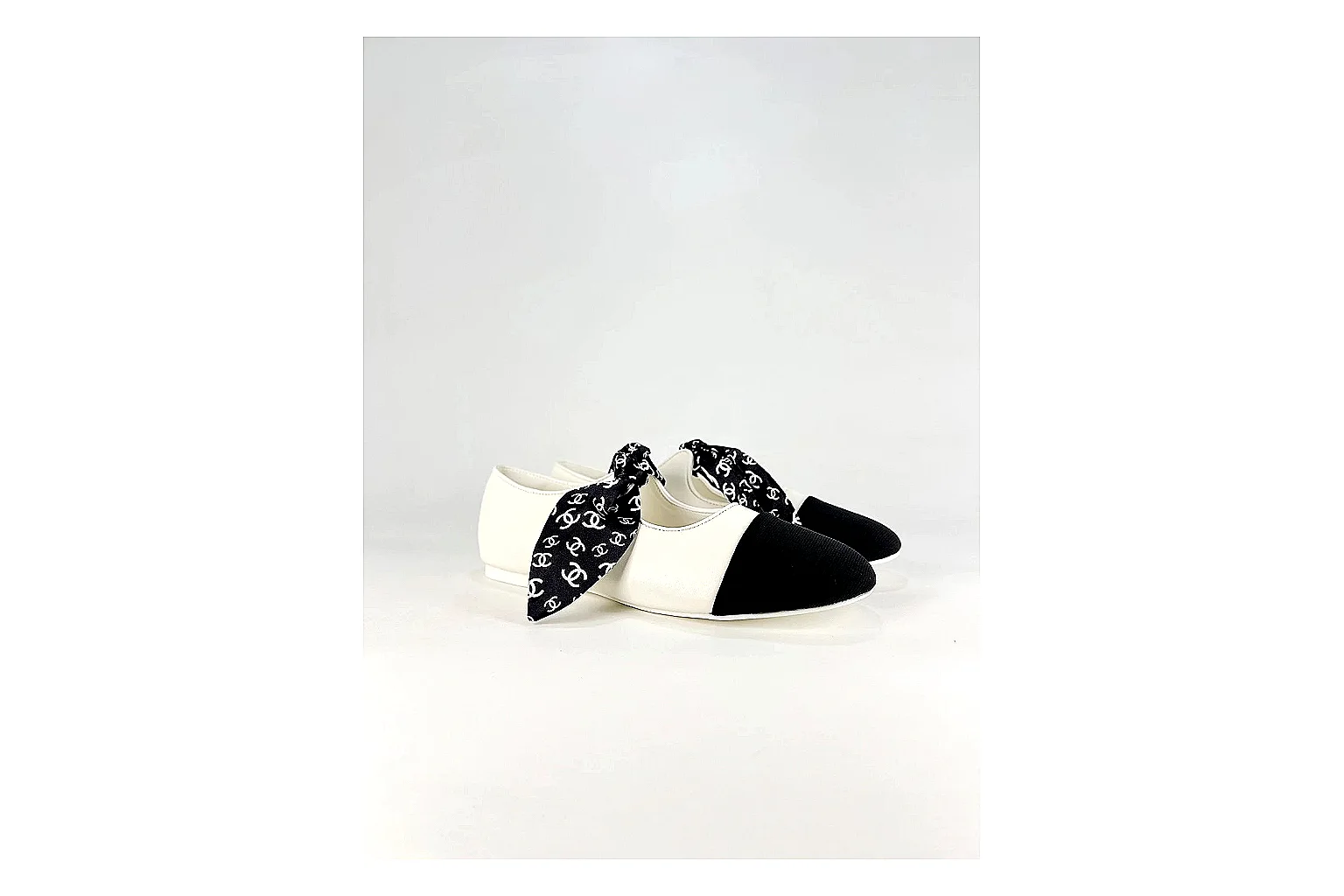 Other Casual Low-Top Sneaker 5165 shopping brief photo showing clean panel layout, textured low-top upper, simple streetwear profile, and everyday outsole thumbnail 4