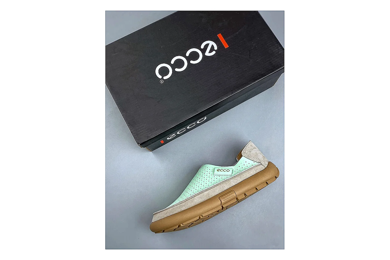 Casual Low-Top Sneaker 5174 shopping brief image showing casual low-top sneaker with clean paneling, textured upper and six-view gallery for daily streetwear styling plus side-profile shape, upper panel lines, and outsole detail thumbnail 4