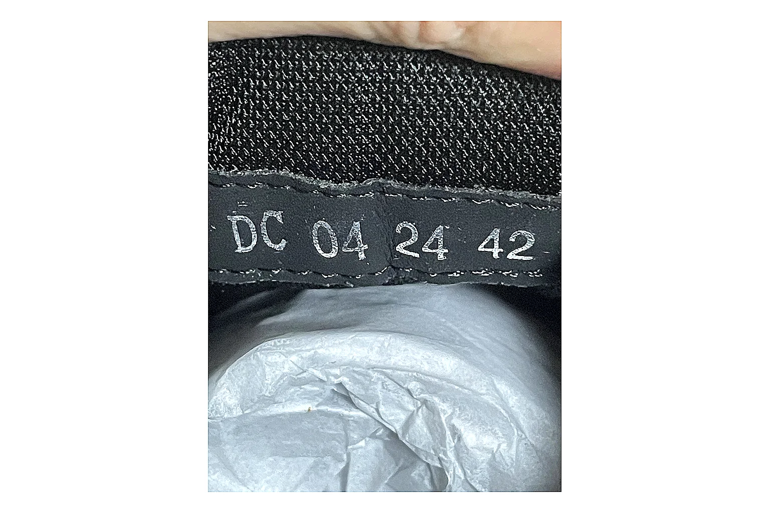 Casual Low-Top Sneaker 5666 shopping brief image showing casual low-top sneaker with clean paneling, textured upper and six-view gallery for daily streetwear styling plus side-profile shape, upper panel lines, and outsole detail thumbnail 5