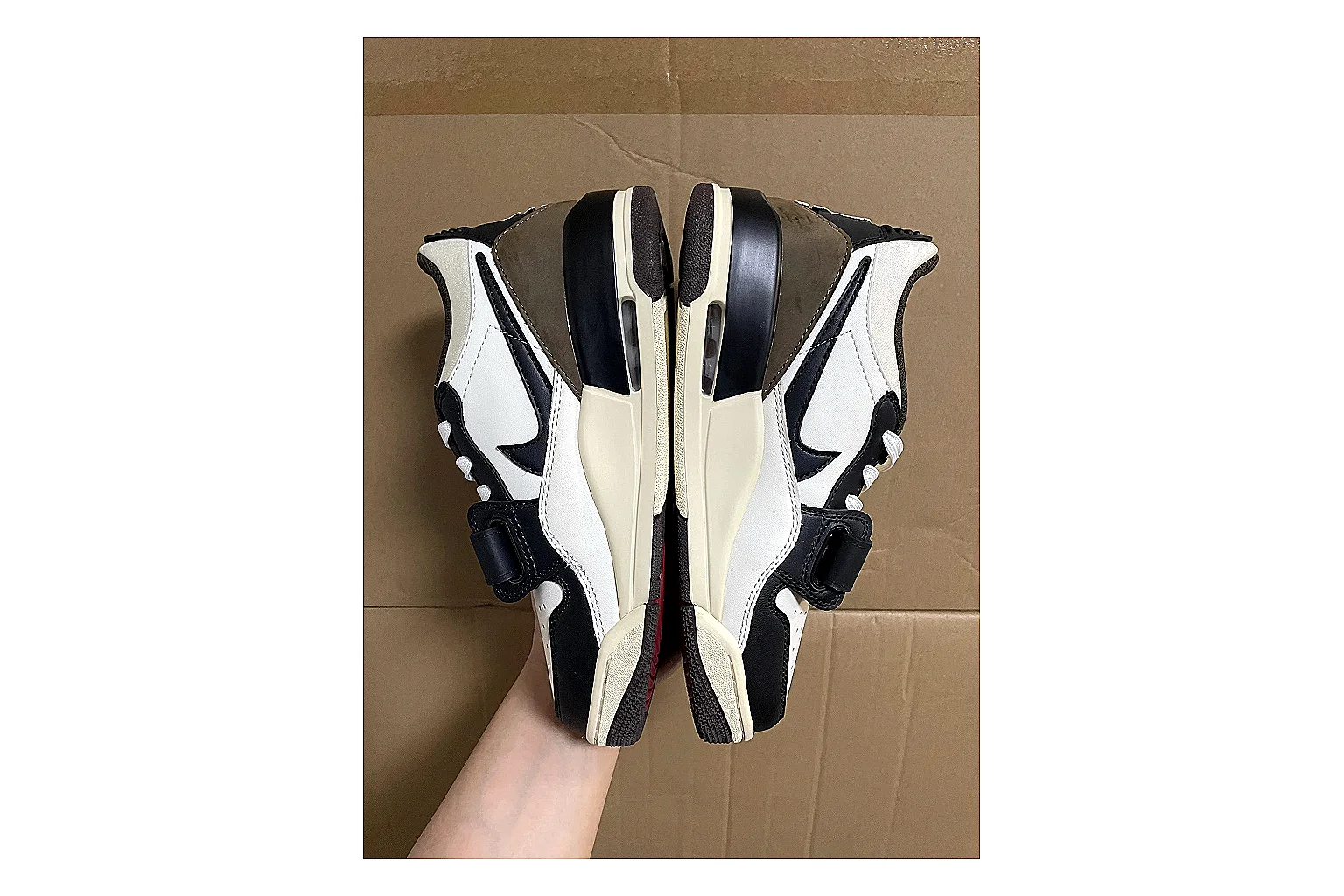 Casual Low-Top Sneaker 5802 shopping brief image showing casual low-top sneaker with clean paneling, textured upper and six-view gallery for daily streetwear styling plus side-profile shape, upper panel lines, and outsole detail thumbnail 3
