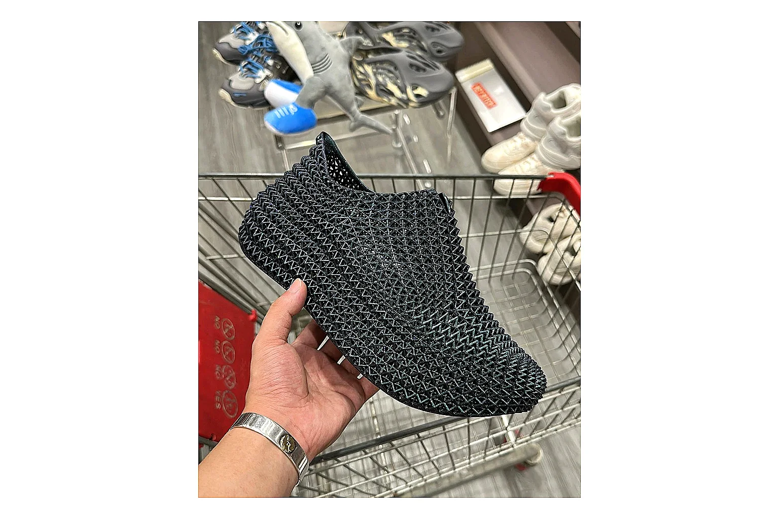Casual Low-Top Sneaker 6928 shopping brief image SKU 1095506928 thumbnail 4