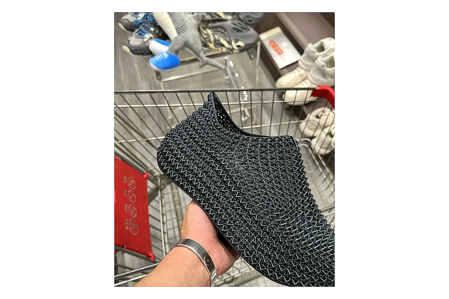 Casual Low-Top Sneaker 6928 shopping brief image SKU 1095506928 thumbnail 6