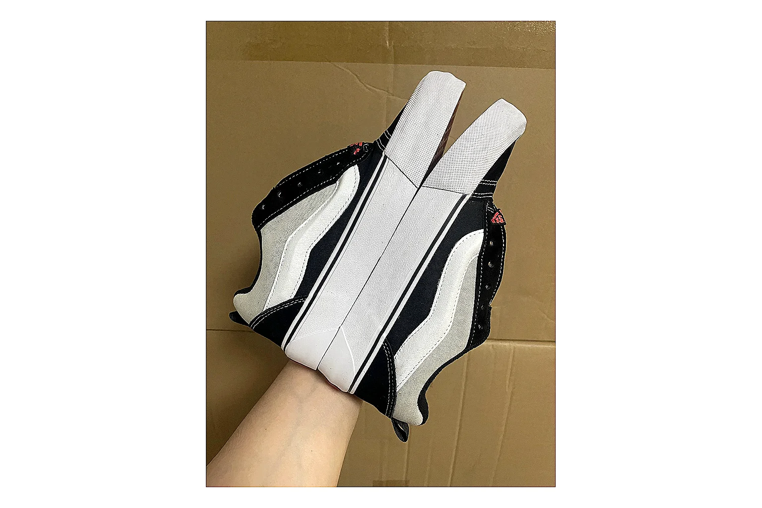 Casual Low-Top Sneaker 7560 shopping brief image showing casual low-top sneaker with clean paneling, textured upper and six-view gallery for daily streetwear styling plus side-profile shape, upper panel lines, and outsole detail thumbnail 6