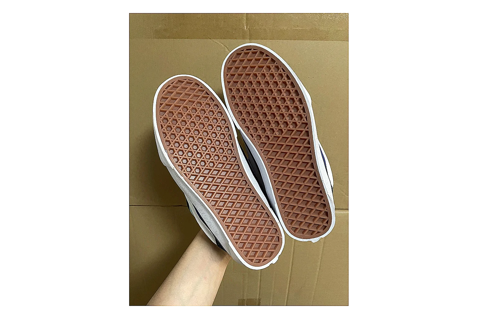 Casual Low-Top Sneaker 7604 shopping brief image SKU 1095507604 thumbnail 3