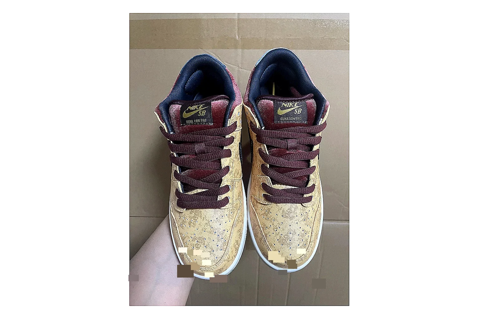 Casual Low-Top Sneaker 7697 shopping brief image showing red casual low-top with mixed-material upper and low-profile shape