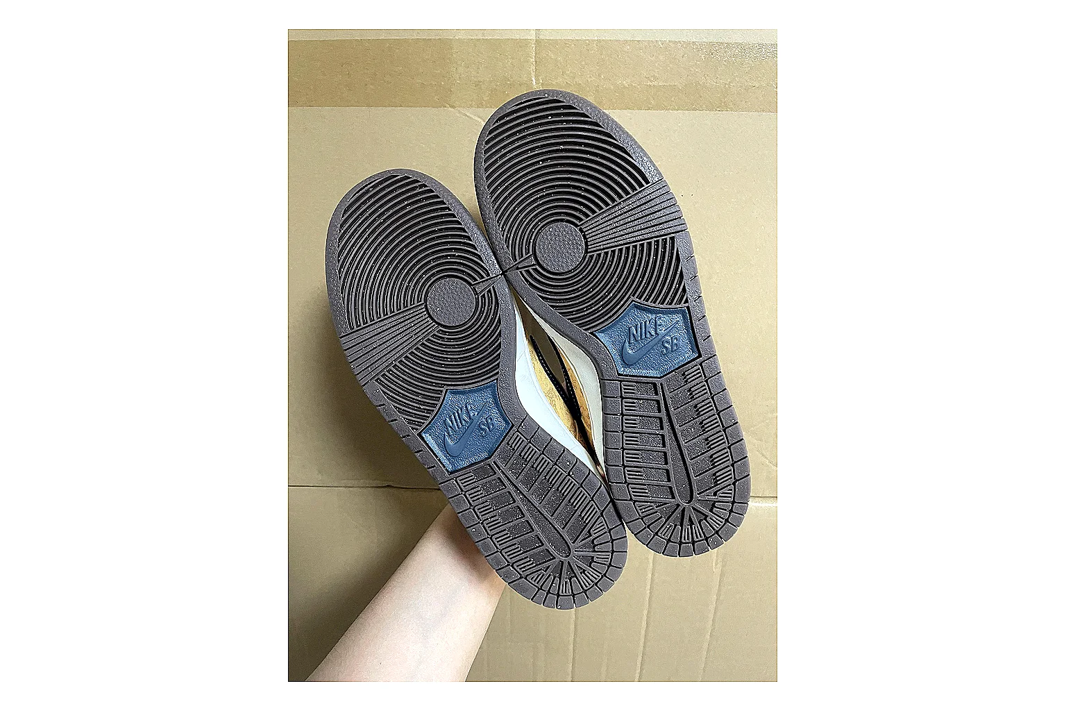 Casual Low-Top Sneaker 7697 shopping brief image showing red casual low-top with mixed-material upper and low-profile shape thumbnail 5