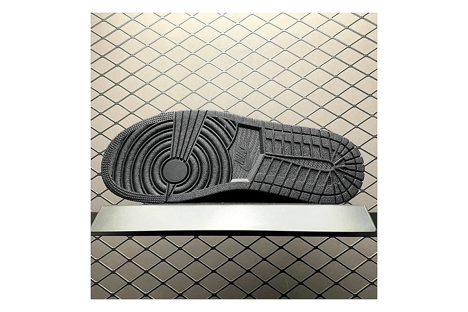Casual Low-Top Sneaker 9723 shopping brief image showing casual low-top sneaker with clean paneling, textured upper and six-view gallery for daily streetwear styling plus side-profile shape, upper panel lines, and outsole detail thumbnail 3